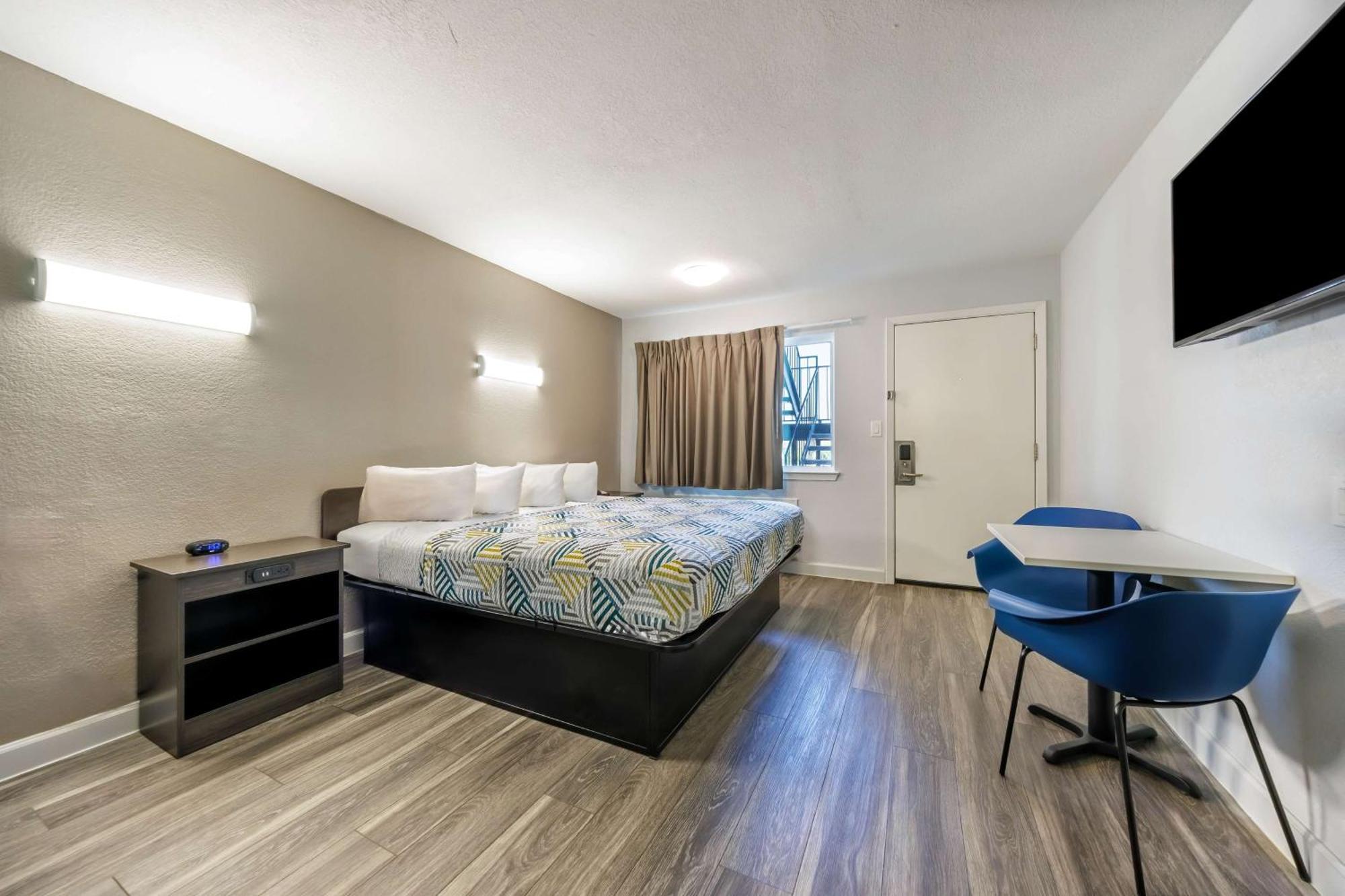 Hotel 6 Worth, Tx - Stockyards East 2*