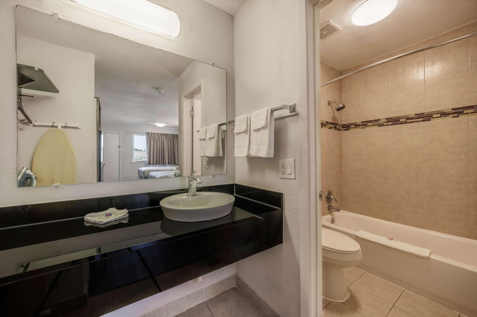 Hotel 6 Worth, Tx - Stockyards East 2*